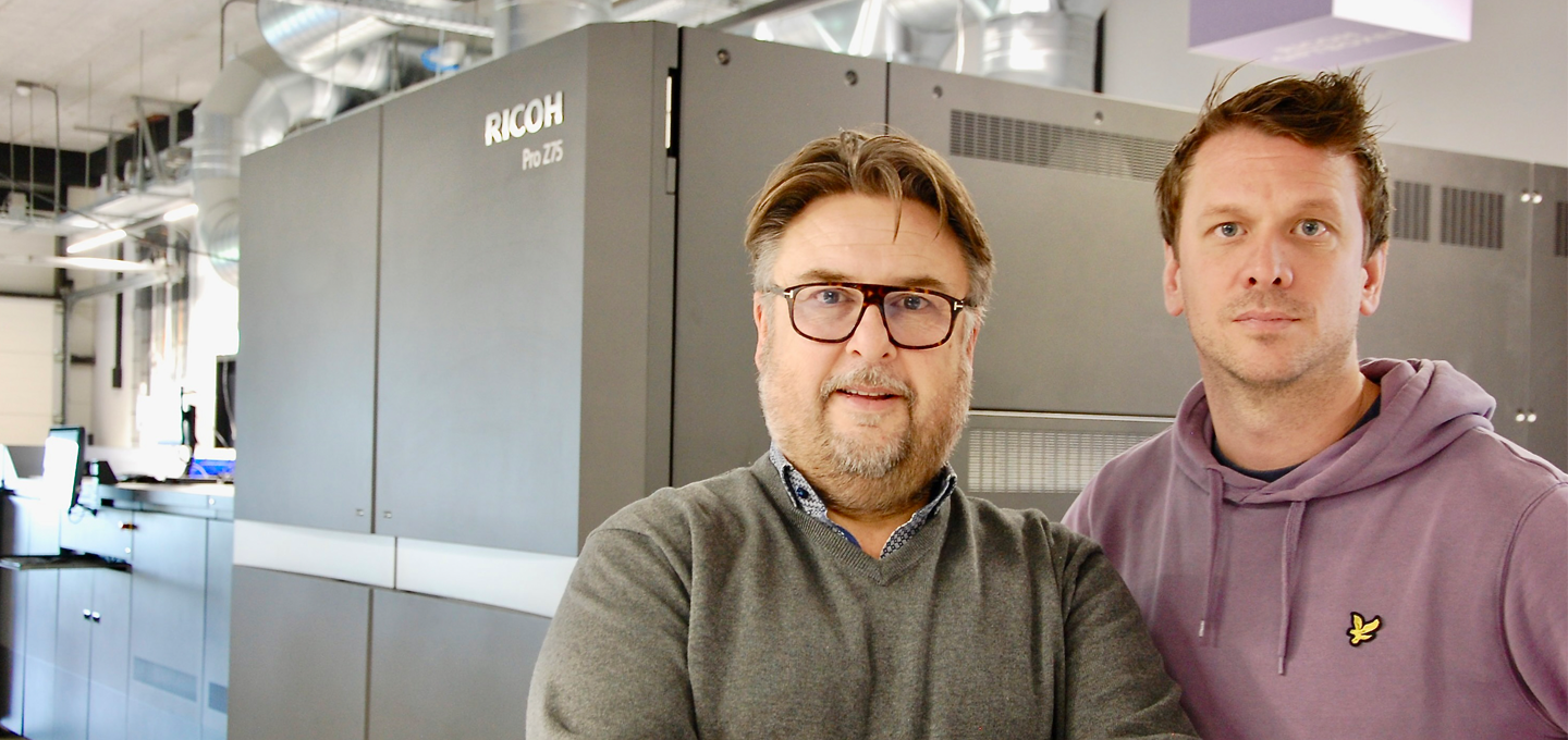 Nico Veenendaal (à gauche) et Bartjan van Damme affirment que le Ricoh Pro Z75 soutient l'innovation et accélère la croissance